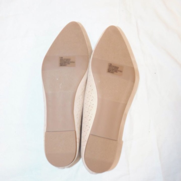 Beige XOXO Closed-Toed Shoes (Kohl's) - Brand New with Box - Picture 4 of 4